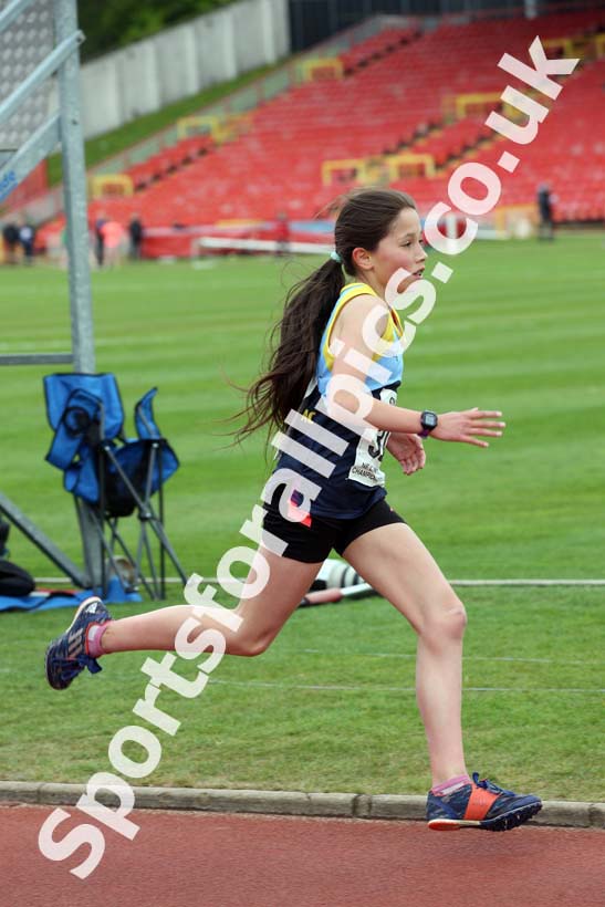 Girls under-15s 3000 metres, North Eastern Champs, Gateshead Stadium. Photo: David T. Hewitson/Sports for All Pics